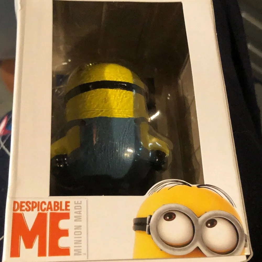 Universal Despicable Me Minion Ornament Box – White, Orange, Black